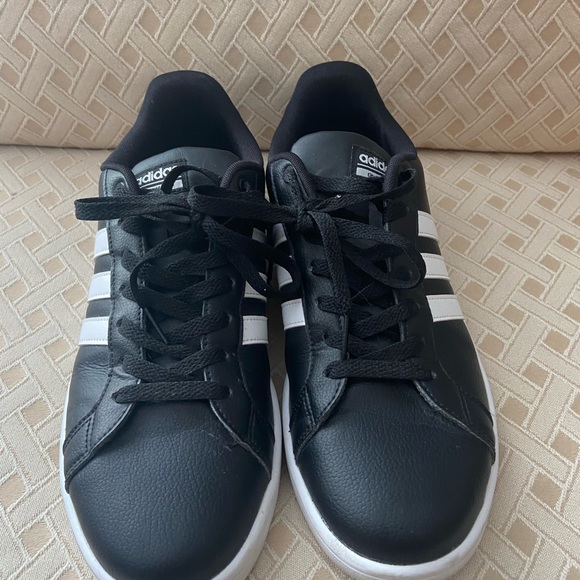 Adidas black and white shoes size 11 barely used- great condition! - Picture 3 of 4